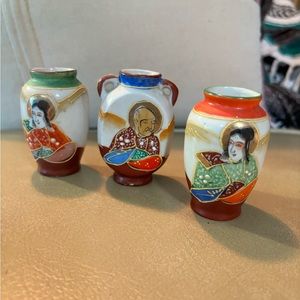 3Vintage Miniature Vases W/Japanese
Figures Made In Occupied
Japan Hand Painted
